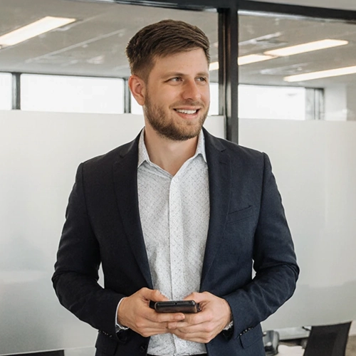 Christian Bachleitner beim Arbeiten an einem Webprojekt